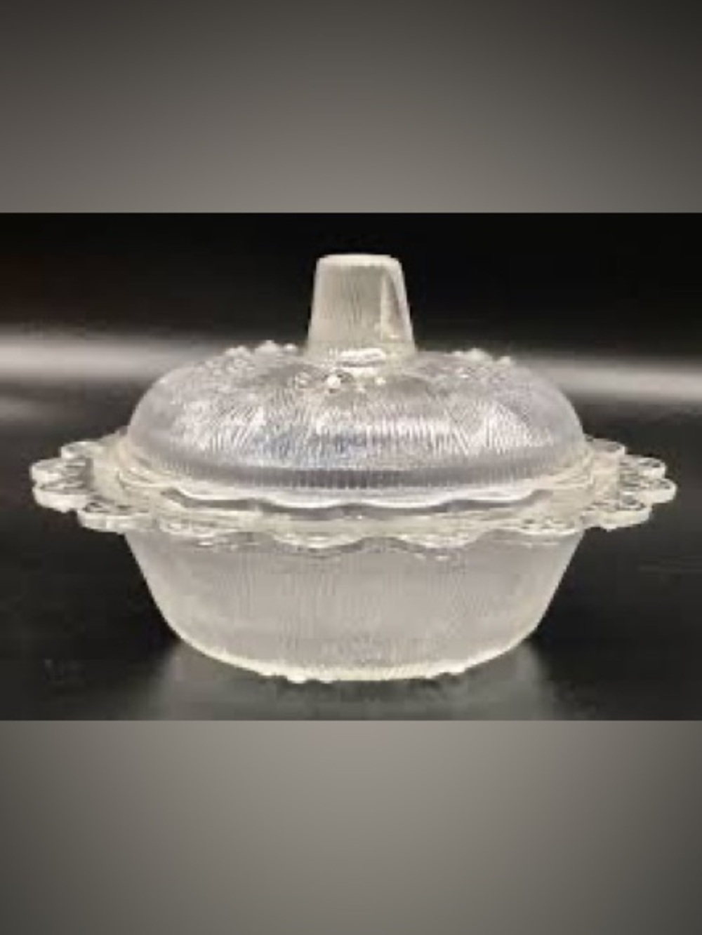 🩷 Vintage Clear Ruffle Glass Candy Dish with Lid